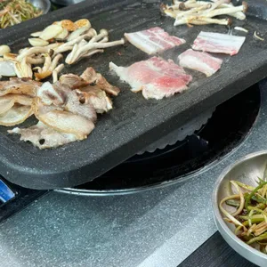 돌목흑돼지 사진