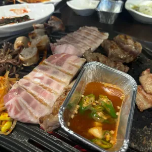 흑돼지삼백식당 사진