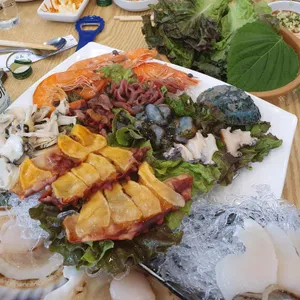 청춘종합어시장 사진