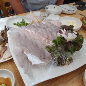 청춘종합어시장 사진
