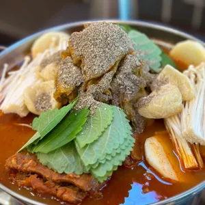 숯불뼈구이 핫뼈감자탕 사진