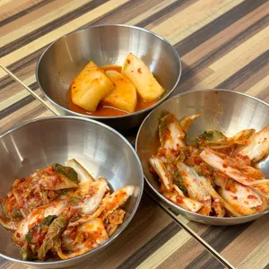 평이담백 뼈칼국수 사진