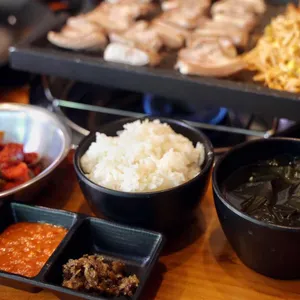 고백집 백반 삼겹살 사진