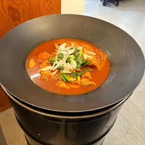 통큰솥뚜껑닭볶음탕 사진