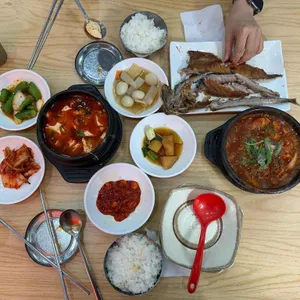 오리와돼지 사진
