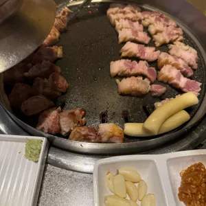 고기굽는남자 사진