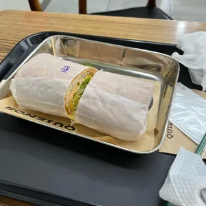 퀴즈노스 사진