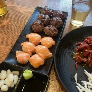 지금,육회연어 사진