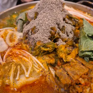 숯불뼈구이 핫뼈감자탕 사진