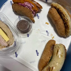밀스 사진