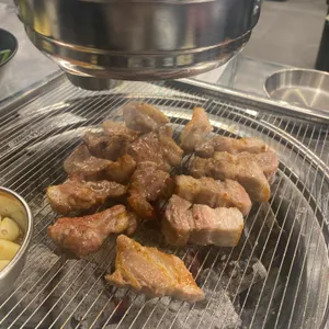 육쥽돼지 사진