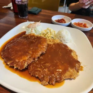 서커스돈까스 사진