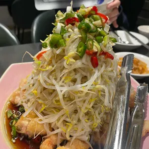 동천홍 사진