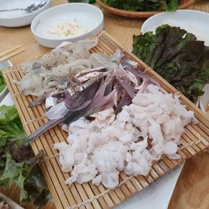 청춘종합어시장 사진