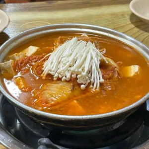 꿀돼지 김치찌개 사진