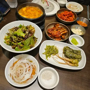 육탐미 사진