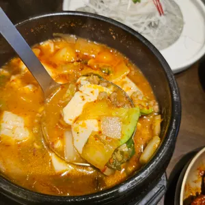 육탐미 사진