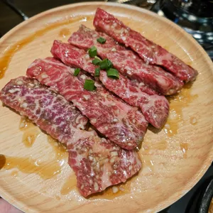 육탐미 사진