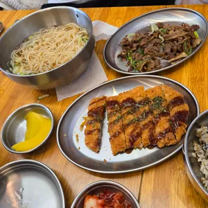 국수천왕 사진