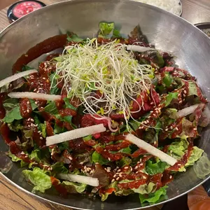 육앤샤 사진