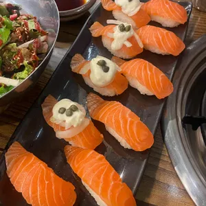 육앤샤 사진