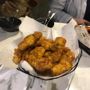 교촌치킨 사진
