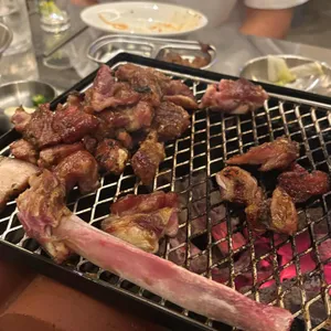 초연 사진