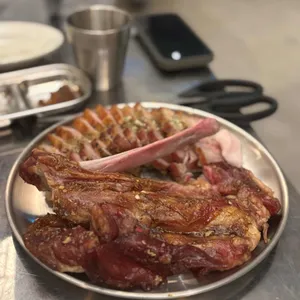 초연 사진