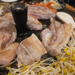 두툼 솥뚜껑삼겹살 리뷰 사진
