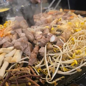 두툼 솥뚜껑삼겹살 사진