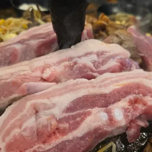 두툼 솥뚜껑삼겹살 리뷰 사진