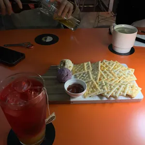 어텐션바우 사진