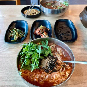 안춘공주얼큰이칼국수 사진