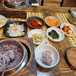 맷돌순두부돌솥밥 사진