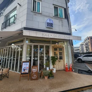 굴뚝에 걸린 베이글 리뷰 사진