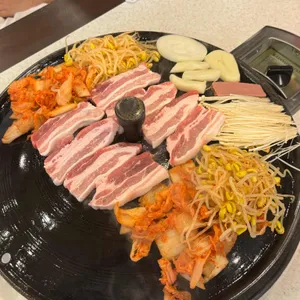 고향솥단지삼겹살 사진 2