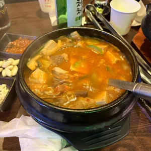 육즈비나르샤 사진