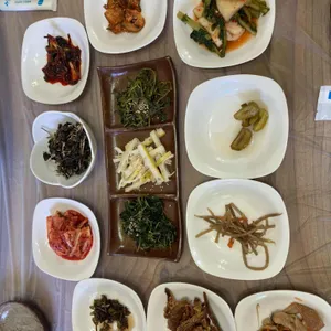 산아래첫집 사진