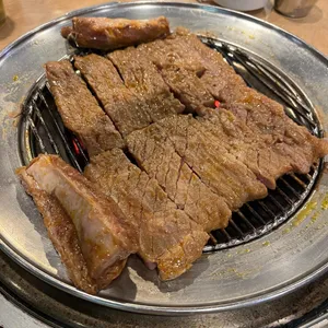 흥부골숯불돼지왕갈비 사진
