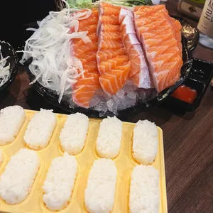 연어시장 사진