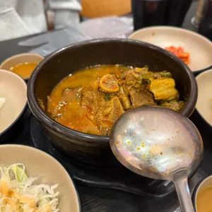 숯불뼈구이 핫뼈감자탕 사진