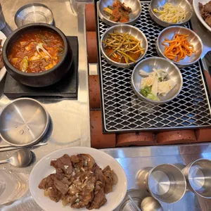 초연 사진