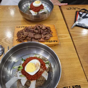 육쌈냉면 사진