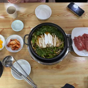 황소 유황오리 사진