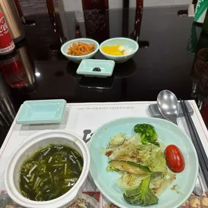 더씨 사진