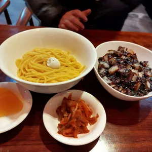 사해일가 사진