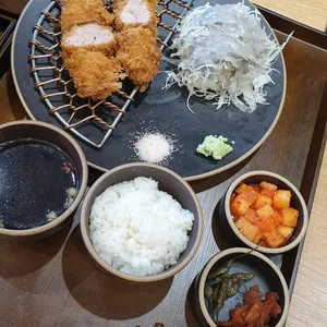 돈까스튀기는형 사진