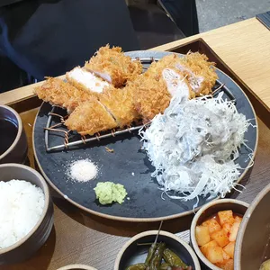 돈까스튀기는형 사진