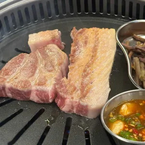 삼돼천왕 사진