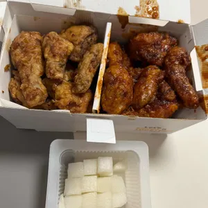 교촌치킨 사진